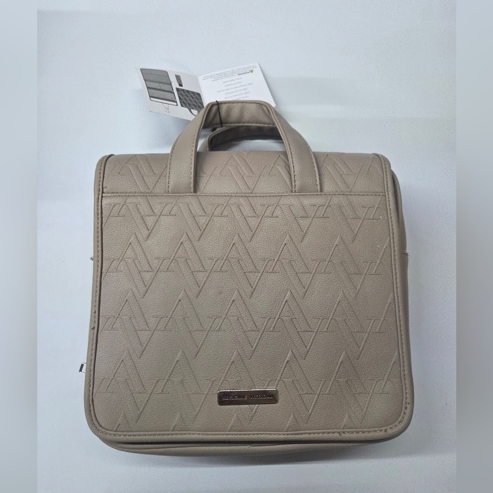 Adrienne Vittadini Hanging Organizer / Cosmetic Case NWT